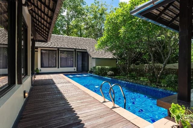 FAMILY ROOM POOL VIEW TWO BEDROOMS
