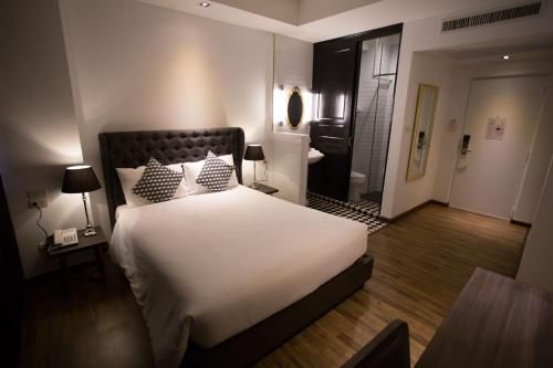 โรงแรมเฟิร์สต์ เฮาส์ (First House Hotel)2