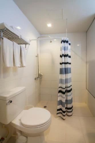 Modern Deluxe Triple Room with First Club Access