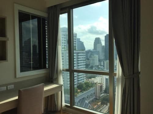 Deluxe One-Bedroom Apartment