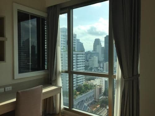 Deluxe One-Bedroom Apartment