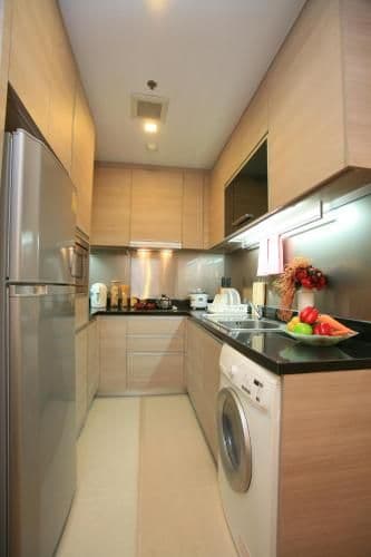 Deluxe One-Bedroom Apartment