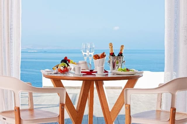 SUITE DELUXE WITH PRIVATE POOL