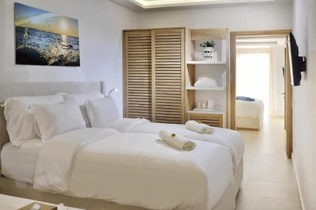SUITE WITH JACUZZI