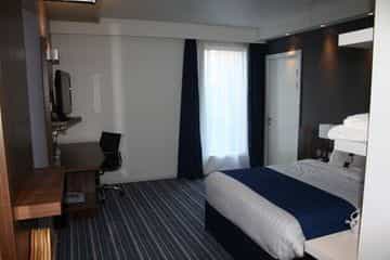 HOLIDAY INN EXPRESS MEN ARENA HOLIDAY INN EXPRESS MEN ARENA
