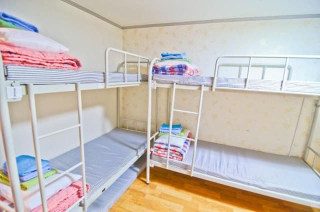 QUADRUPLE WITH SHARED BATHROOM
