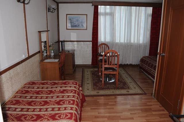 FAMILY ROOM CONNECTING ROOM