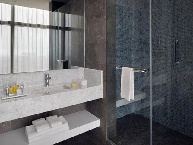 DOUBLE EXECUTIVE SEA VIEW