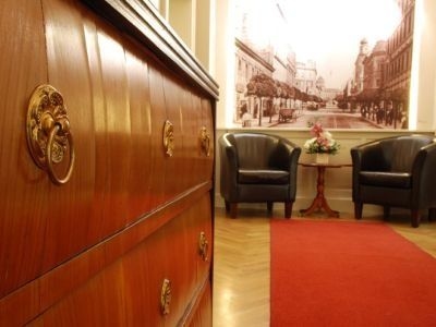 Three Crowns Hotel3