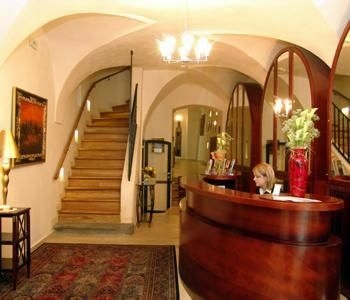 Hotel The Golden Wheel1