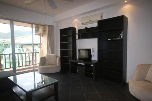 โรงแรมออเรนจ์ (Orange Hotel)0