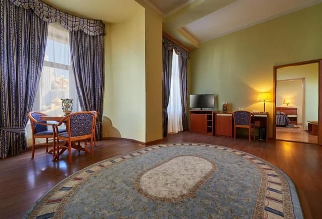 SUITE CAPACITY 1