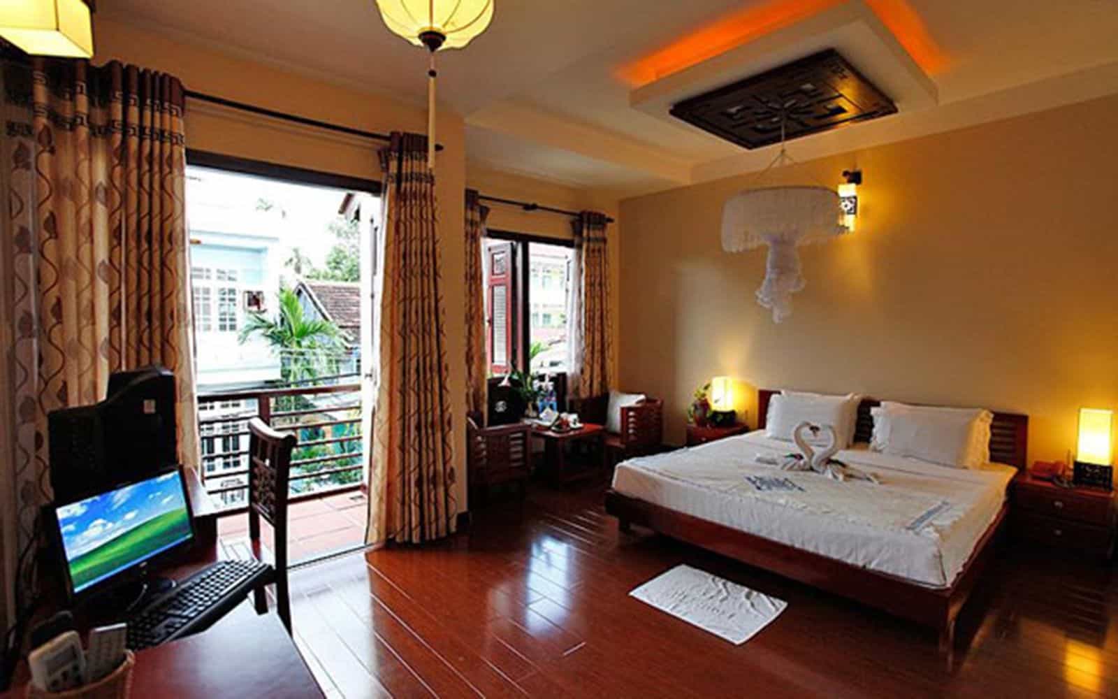 Long Life Riverside Hotel