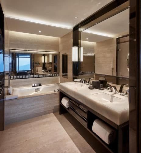 Club Deluxe Room with 2 Double Beds and Club Lounge Access