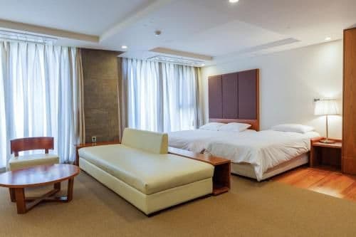 Deluxe Family Suite