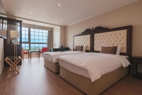 Standard Twin Room with Sea View