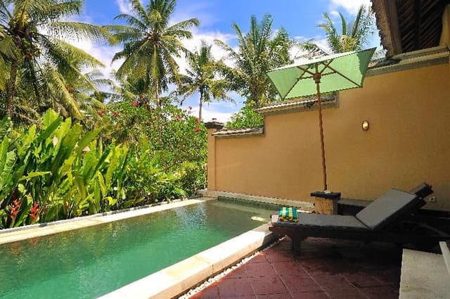 VILLA WITH PRIVATE POOL