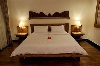 โรงแรมศรีราติห์คอทเทจ (Sri Ratih Cottages)0