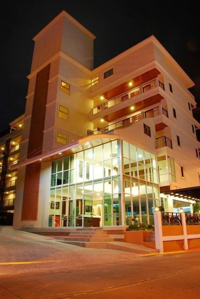 โรงแรมเอมบริโอ (Embryo Hotel)0