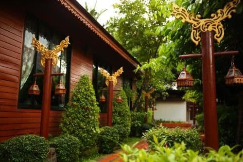 Bungalow with Garden View