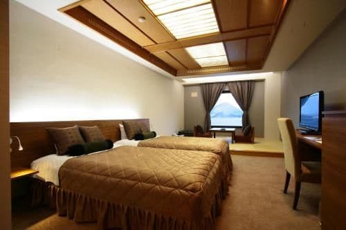 Standard Room with Tatami Area and Lake View - Non-Smoking