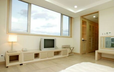 The Suites Hotel Naksan3