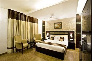 Parkland Kailash Colony1