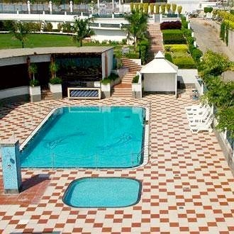 โรงแรมดีมาร์คแอนดรีสอร์ท (Dee Marks Hotel and Resorts)1