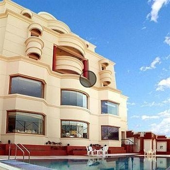 Hotel Ideal Tower0