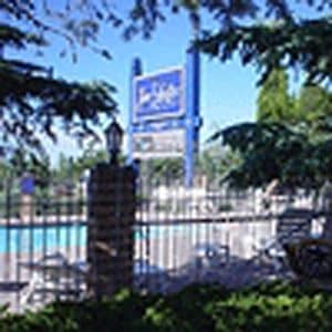 Hotel Aspen (Was Innsuites) Hotel Aspen (Was Innsuites)