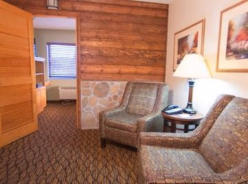 HOLIDAY INN EXPRESS & SUITES G3