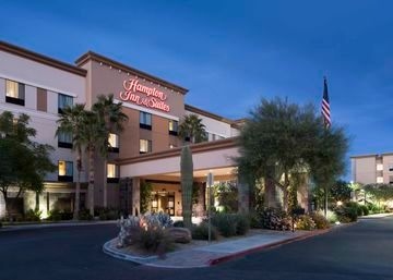 HAMPTON INN - SUITES PHOENIX N2