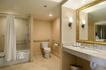 HILTON PHOENIX SUITES4