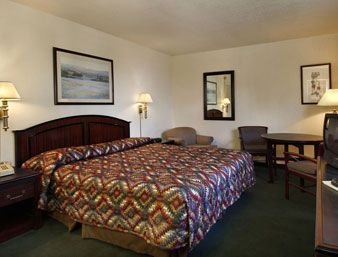 YUMA 4TH AVE. TRAVELODGE4