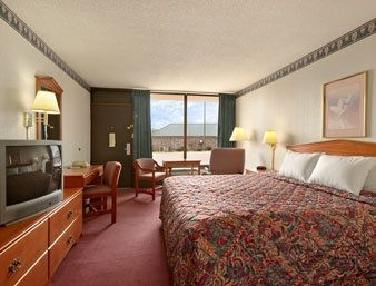 DAYS INN CLARKSVILLE4