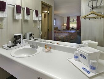 HOWARD JOHNSON EXPRESS INN EUREKA SPRINGS3