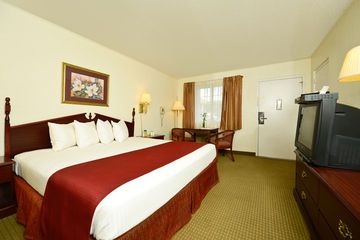 BEST WESTERN VILLAGE INN4