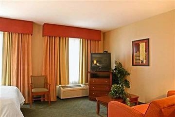 HAMPTON INN - SUITES FRESNO1