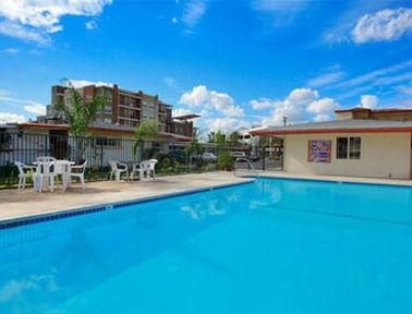 DAYS INN AND SUITES ANAHEIM1