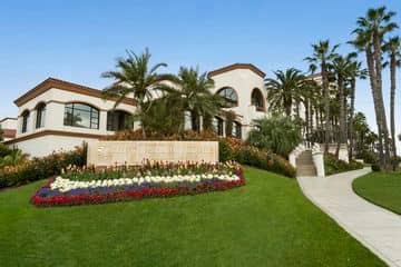 The Waterfront Beach Resort a The Waterfront Beach Resort a