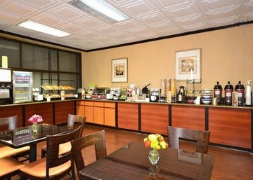 Comfort Inn & Suites Lax Airpo3