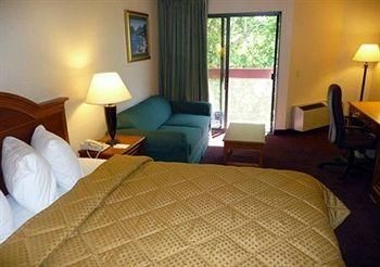 QUALITY INN & SUITES LAKE FOREST4