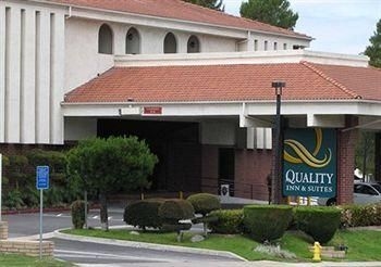 QUALITY INN & SUITES LAKE FOREST3