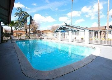 Tiki Lodge4