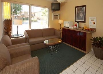 Tiki Lodge3