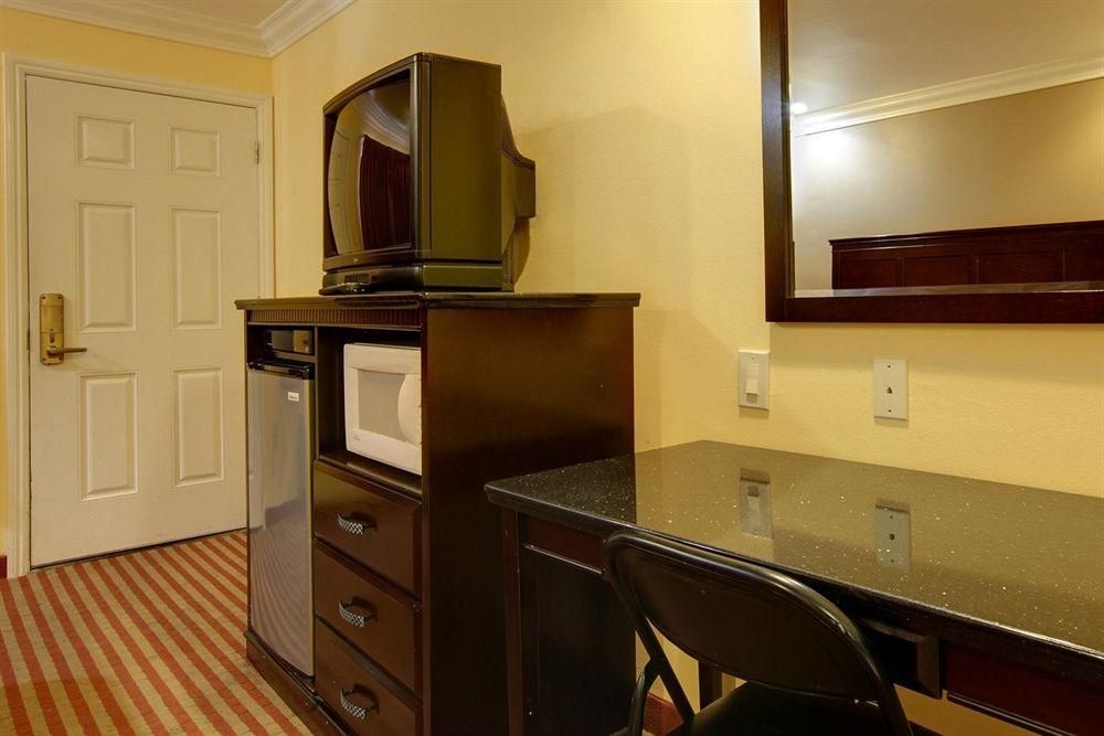 AMERICAS BEST VALUE INN -Downtown1