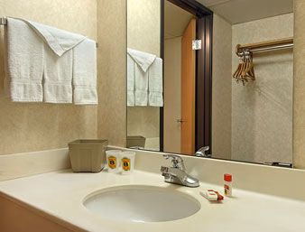 SUPER 8 COLORADO SPRINGS SOUTH CIRCLE DR.2