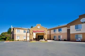 BEST WESTERN PLUS NEW ENGLAND BEST WESTERN PLUS NEW ENGLAND