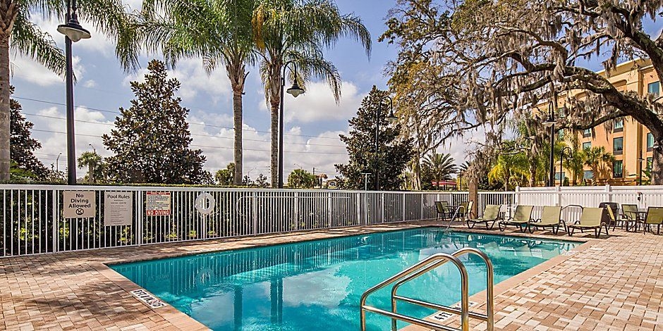 Hotel Holiday Inn Express Hotel and Suites Orlando Apopka1