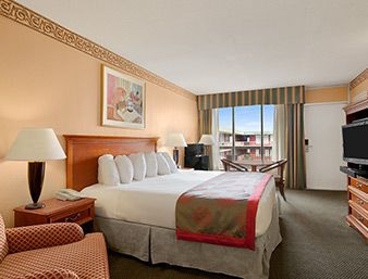 RAMADA HOLLYWOOD DOWNTOWN1